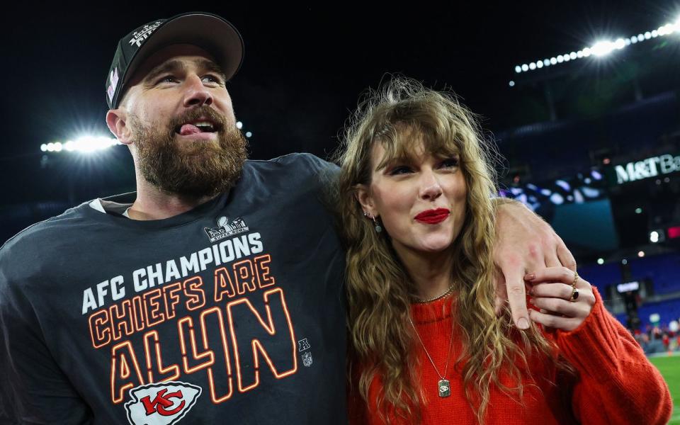 Seit 2023 ist Taylor Swift mit Travis Kelce zusammen. Er spielt für die Football-Mannschaft Kansas City Chiefs.  (Bild: 2024 Getty Images / Patrick Smith)