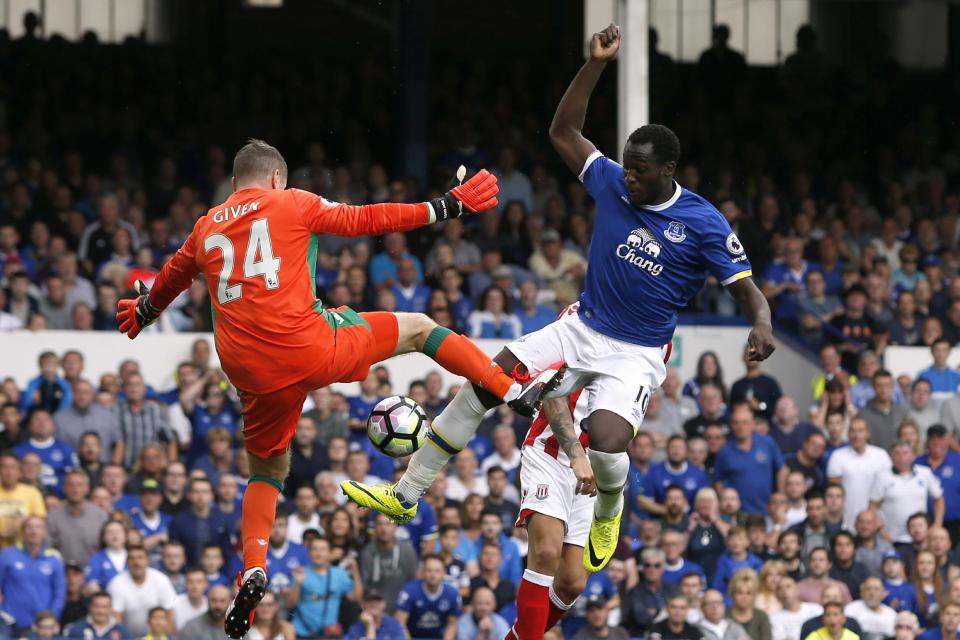 Football Soccer Britain - Everton v Stoke City - Premier League - Goodison Park - 27/8/16 Everton's Romelu Lukaku in action with Stoke City's Shay Given Action Images via Reuters / Ed Sykes Livepic EDITORIAL USE ONLY. No use with unauthorized audio, video, data, fixture lists, club/league logos or "live" services. Online in-match use limited to 45 images, no video emulation. No use in betting, games or single club/league/player publications. Please contact your account representative for further details.