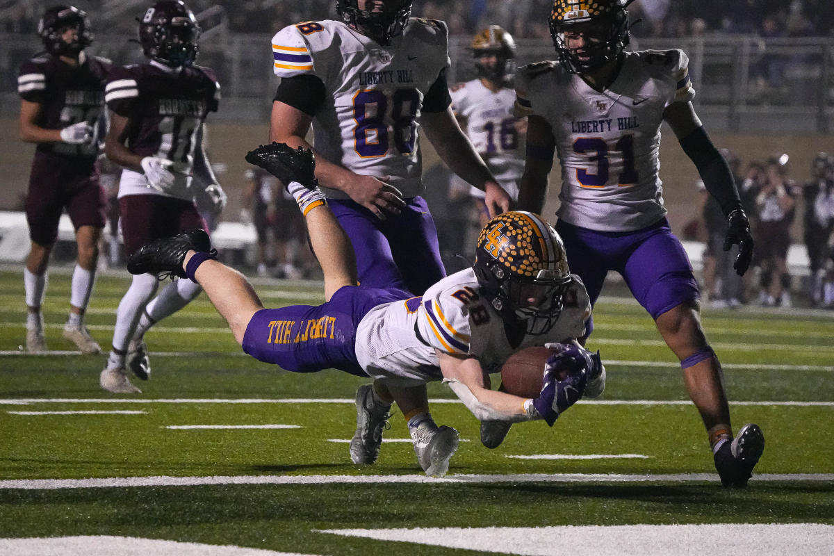 Despite injuries, Liberty Hill football rushes past CC Flour Bluff to