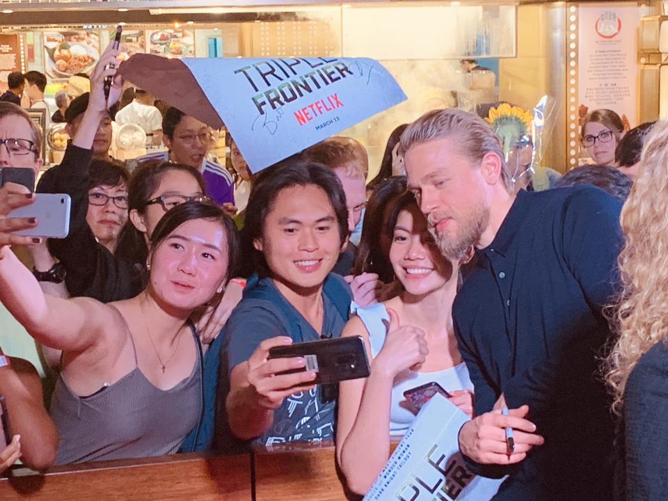 “Triple Frontier” star Charlie Hunnam (right) taking a selfie with fans at a fan event at Marina Bay Sands on 8 March 2019. (PHOTO: Teng Yong Ping/Yahoo Lifestyle Singapore)