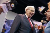 Berkshire Hathaway Chairman Warren Buffett walks through the exhibit hall as shareholders gather to hear from the billionaire investor at Berkshire Hathaway Inc's annual shareholder meeting in Omaha, Nebraska, U.S., May 4, 2019. REUTERS/Scott Morgan