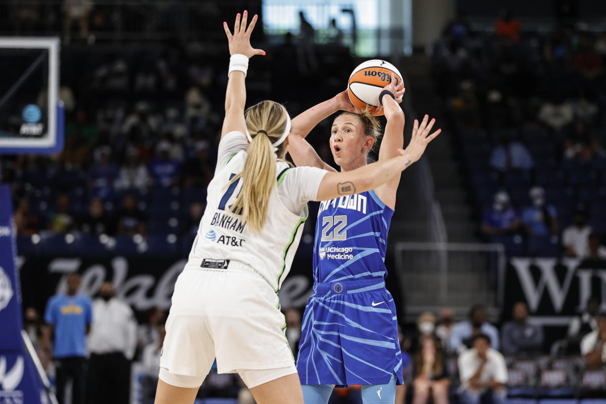 Courtney Vandersloot lifts Sky past Lynx with buzzer beater