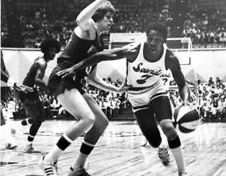 George Carter, right, was one of the greats of the ABA.  He averaged more than 18 points and nearly 7 rebounds per game between 1967 and 1976. He died penniless in 2020.