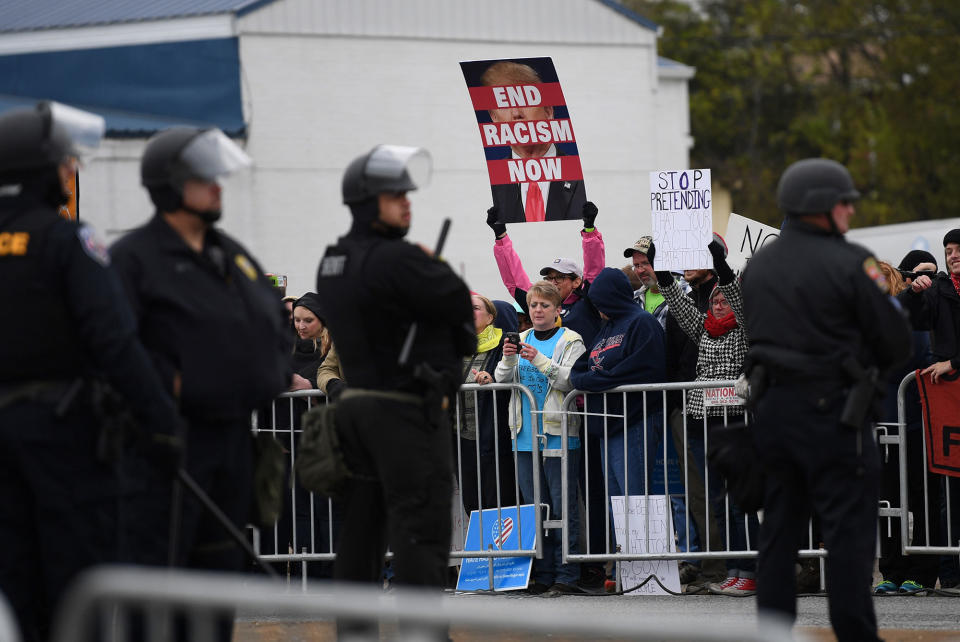 <p>Counter protesters line the street across from a “White Lives Matter” rally in Shelbyville, Tenn., Oct. 28, 2017. (Photo: Bryan Woolston/Reuters) </p>