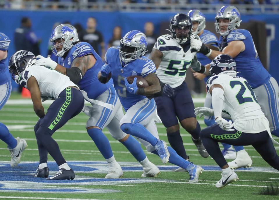 Detroit Lions running back David Montgomery runs the ball against the Seattle Seahawks during first half action Sunday, Sept.17, 2023.