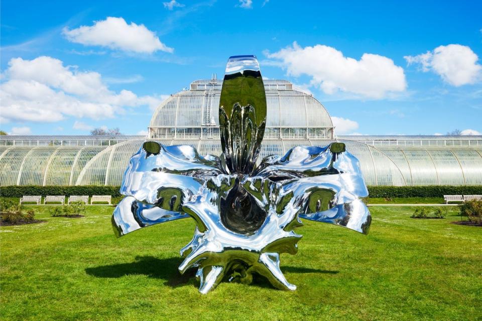 Marc Quinn, Light into Life (The Evolution of Forms), in Kew, 2024 (Courtesy of Marc Quinn studio)