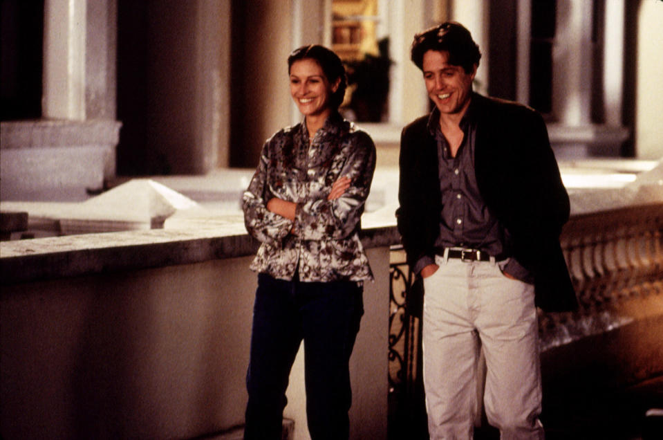 Hugh Grant and Julia Roberts' characters walk and smile together