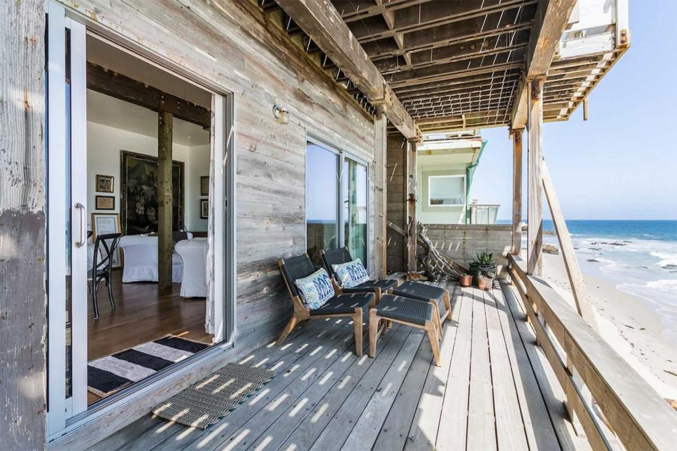 Idyllic beachfront apartment in Malibu