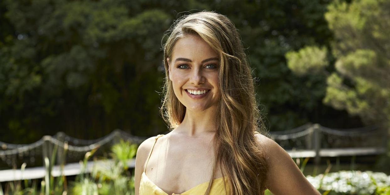 april rose pengilly as chloe brennan in neighbours