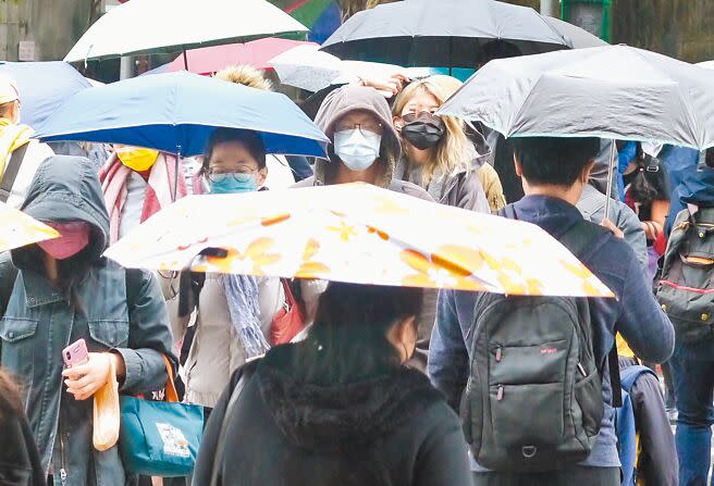 新冠肺炎對國人精神健康造成不小衝擊。（陳俊吉攝）