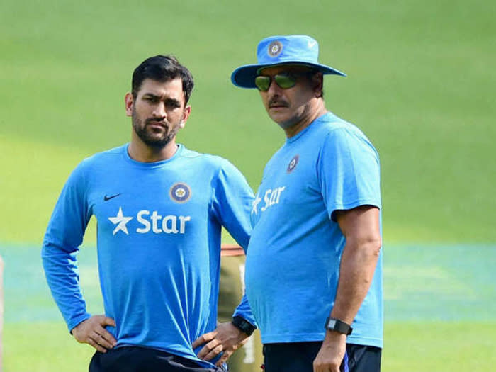 MS Dhoni and Ravi Shastri. Image- Twitter