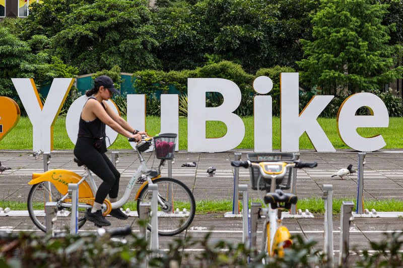 北北桃YouBike記點7/1上路（1） 為打造行人友善交通環境，台北、新北及桃園7月1日 起實施YouBike違規記點制度，一年內累積3點將被停 權14天、累積7點停權1年。圖為台北市信義區 YouBike站點。 中央社記者鄭清元攝  113年6月30日 