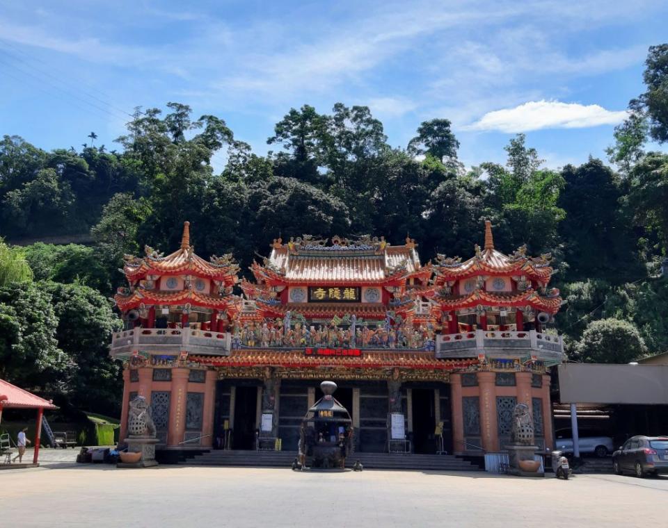 觸口天長山龍隱寺。