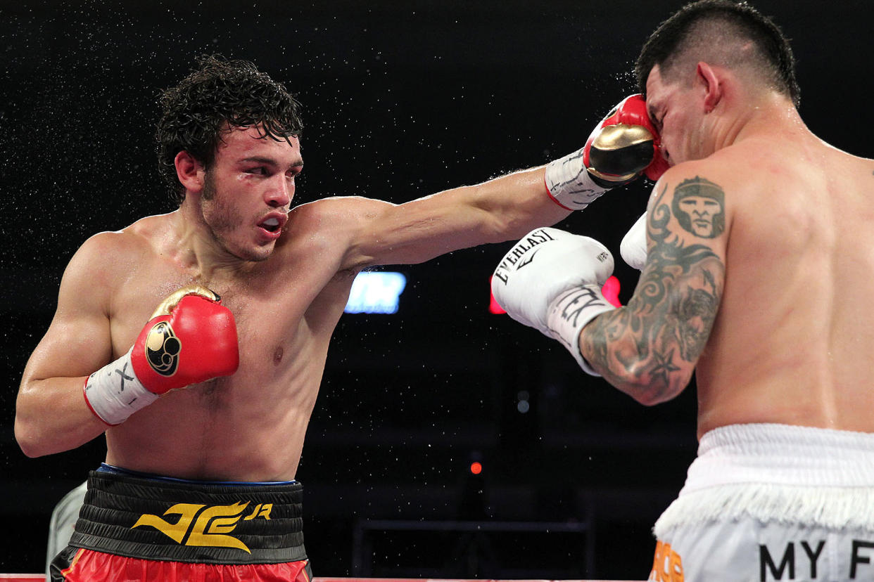 SAN ANTONIO, ESTADOS UNIDOS - MARZO 1: Julio Cesar Chavez Jr y Bryan Vera, en pelea por el Titulo Internacional Supermedio del Consejo Mundial de Boxeo en el Alamodome en San Antonio, Estados Unidos. (Foto: Chris Farina/Top Rank)