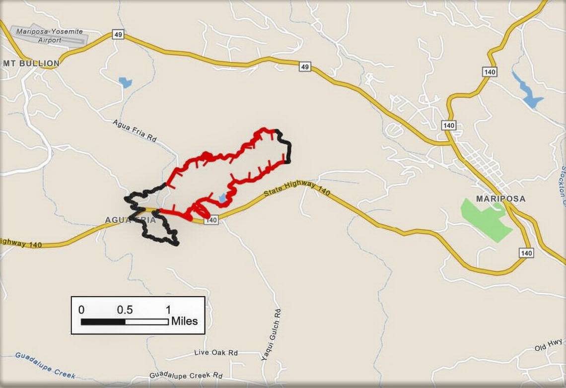 A map shows black lines where the Agua Fire near Mariposa is contained, while red lines denote uncontained parts of the fire’s perimeter, on Wednesday, July 20, 2022.