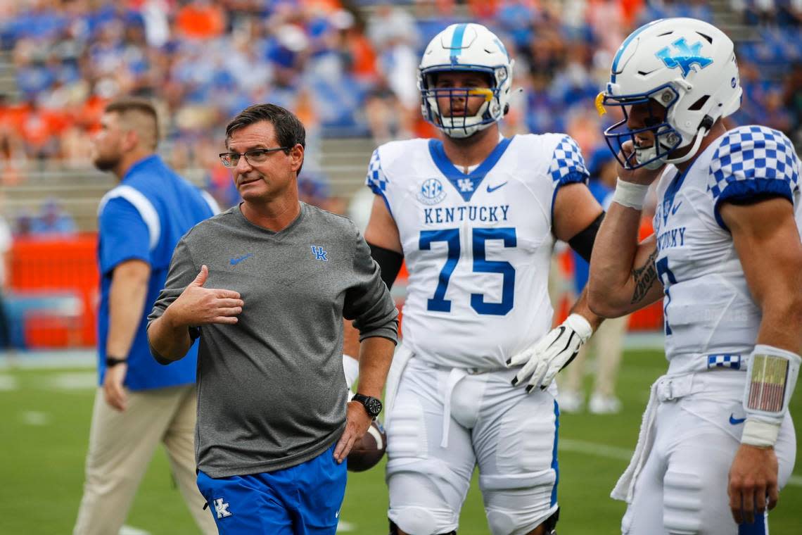 Kentucky Wildcats offensive coordinator Rich Scangarello talks with the quarterbacks before facing the Florida Gators during the game at Ben Hill Griffin Stadium in Gainesville, Fl., Saturday, September 10, 2022.