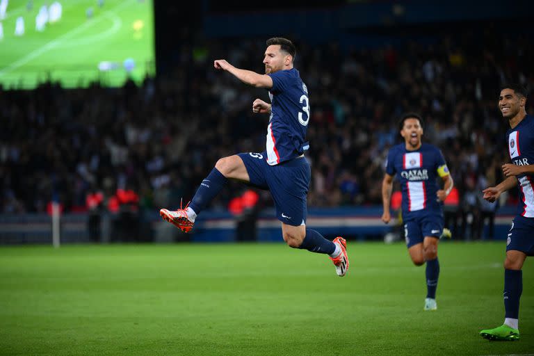 Lionel Messi abrió el marcador para el triunfo de PSG sobre Niza con un tiro libre perfecto