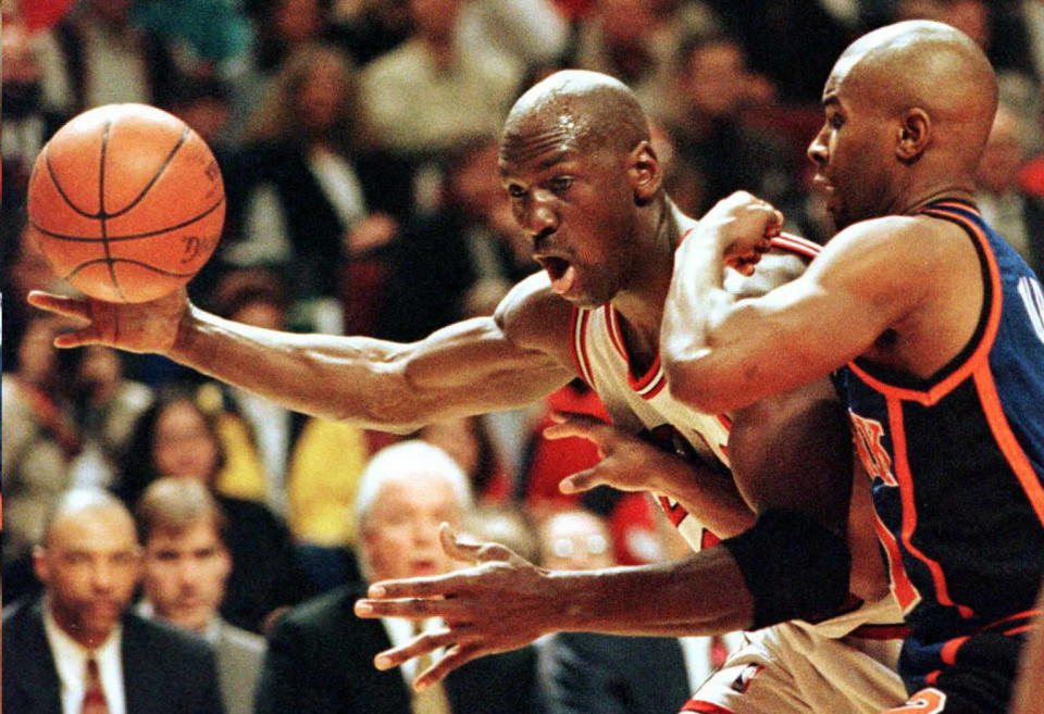 Michael Jordan (L) for the Chicago Bulls, and New York Knicks guard Charlie Ward scramble for the ball 14 May at the United Center in Chicago.   The Bulls entered the game with a 3-1 record in the Eastern Conference Semi Finals.   AFP PHOTO/Brian BAHR/vl (Photo by BRIAN BAHR / AFP) (Photo by BRIAN BAHR/AFP via Getty Images)