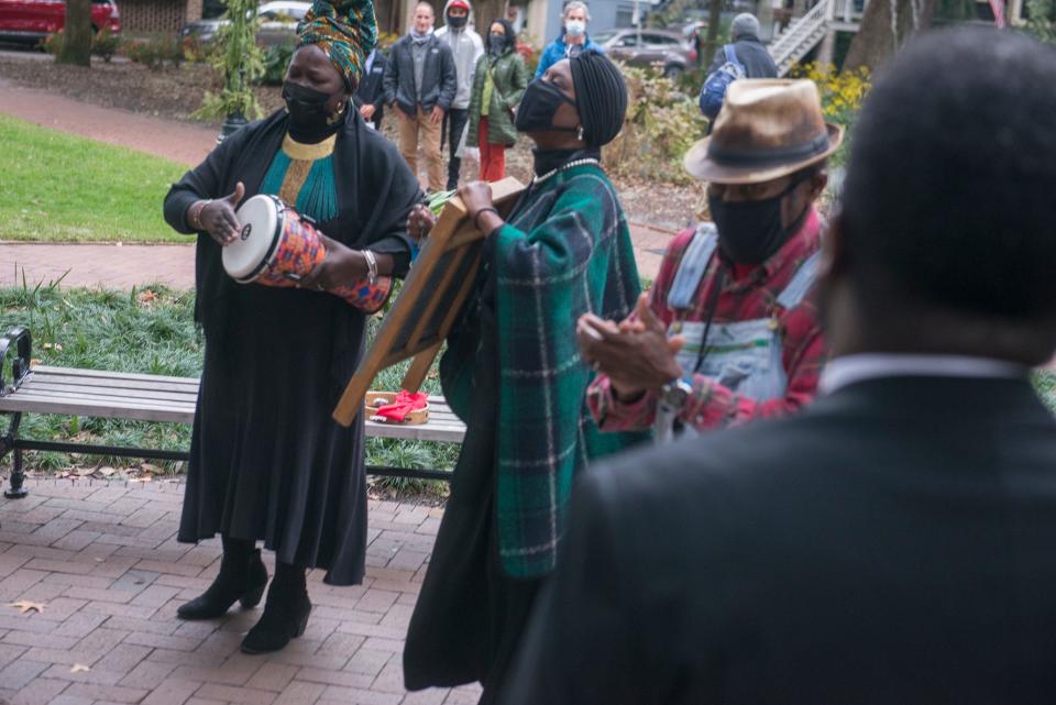 Patt Gunn, left, Rosalyn Rouse and the Saltwata Players perform at Jubilee Freedom Day in Calhoun Square on Dec. 20, 2020. It was here that Gunn and Rouse first announced the Center for Jubilee, Reconciliation and Healing would be seeking to change the name of two squares. They have since narrowed their focus on Calhoun Square. [Will Peebles/Savannahnow.com]