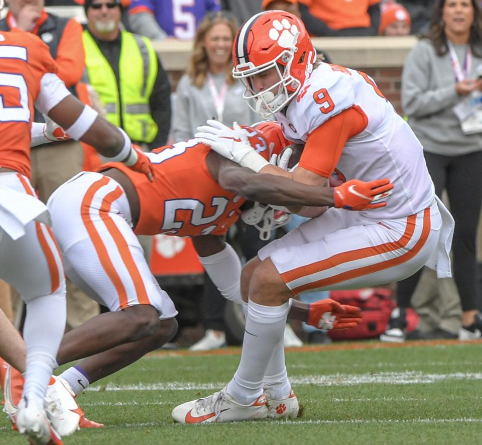 Cornerback Toriano Pride Jr. tackles tight end Jake Briningstool (9) during the Clemson spring game.