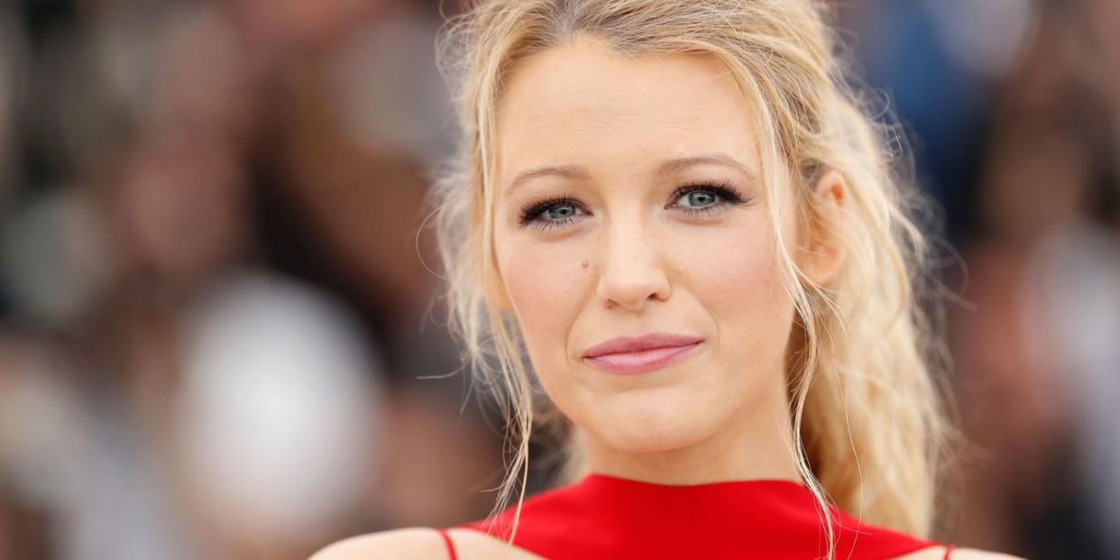 blake lively bedhead makeupfree selfie