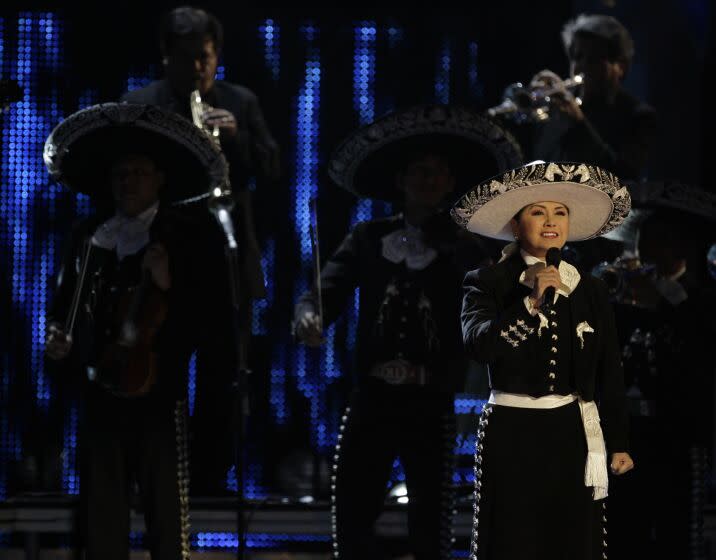 Ana Gabriel se presenta en el Kia Forum durante dos noches y una en el Toyota Arena de Onatrio este fin de semana.