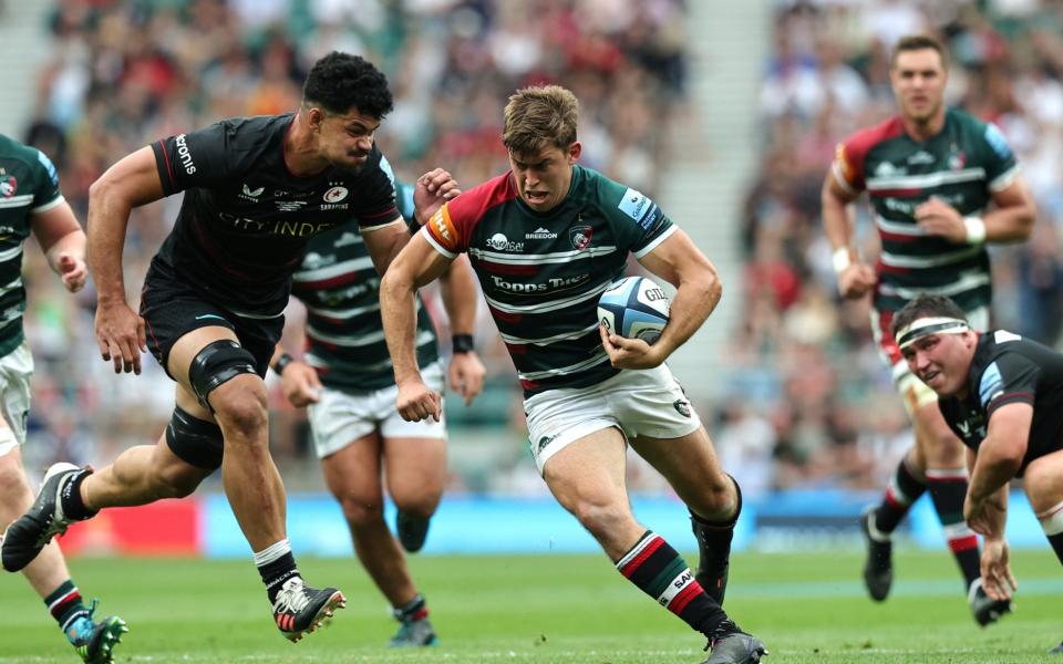 Guy Porter of Leicester Tigers runs with the ball during the Gallagher Premiership Rugby Final match between Leicester Tigers and Saracens at Twickenham Stadium on June 18, 2022 in London, England. - GETTY IMAGES