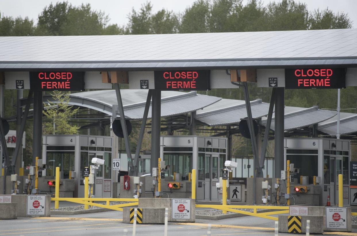 <span class="caption">Part of Canada's land border with the United States is closed at the Peace Arch border crossing in Surrey, B.C. on April 28, 2020. </span> <span class="attribution"><span class="source">(THE CANADIAN PRESS/Jonathan Hayward)</span></span>