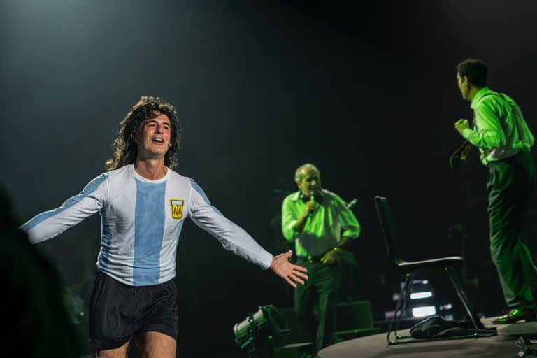 Esteban Meloni como Mario Kempes, en Shock I (El cóndor y el puma), en Madrid