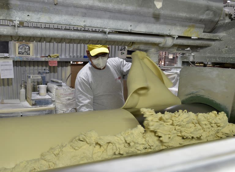 La empresa lleva 50 años trabajando y 20 exportando cintas de papel.