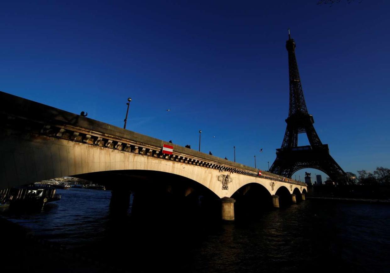 La tour Eiffel est restée éteinte ce jeudi soir en hommage à Jacques Chirac.