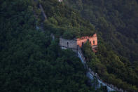 <p>Vegetation grows over parts of the Jiankou section of the Great Wall, located in Huairou District, north of Beijing, China, June 7, 2017. (Photo: Damir Sagolj/Reuters) </p>