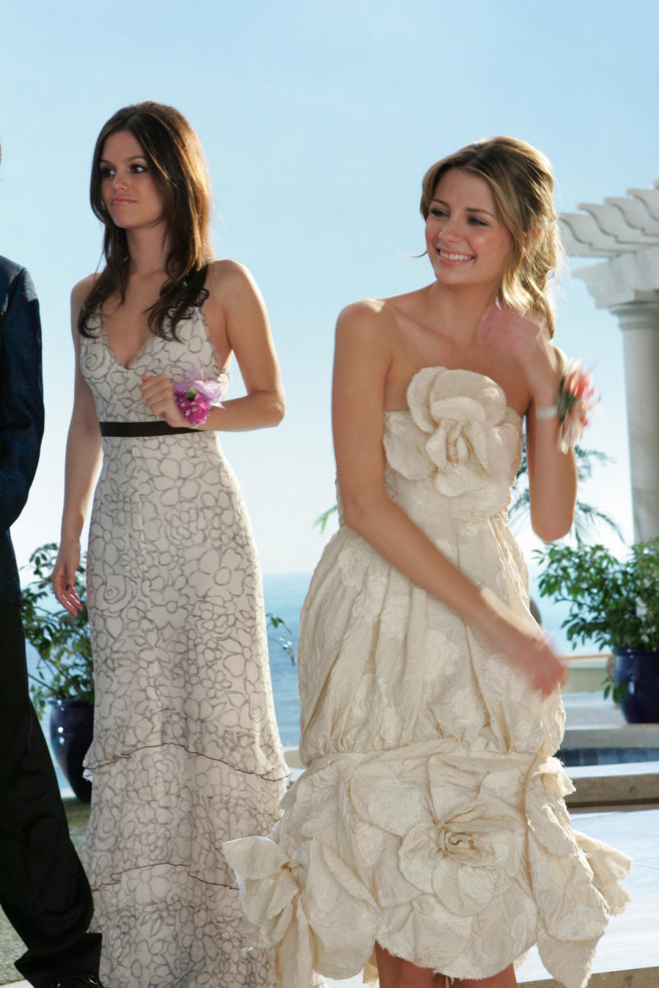 Rachel Bilson and Mischa Barton in <em>The O.C.</em> (Photo: Fox)