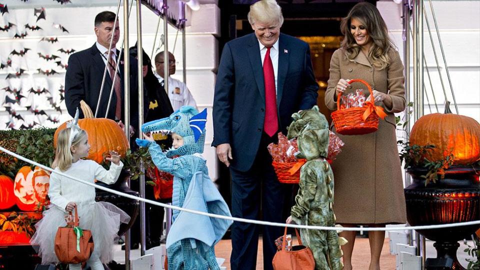 Melania and Donald Trump spook kids at the White House