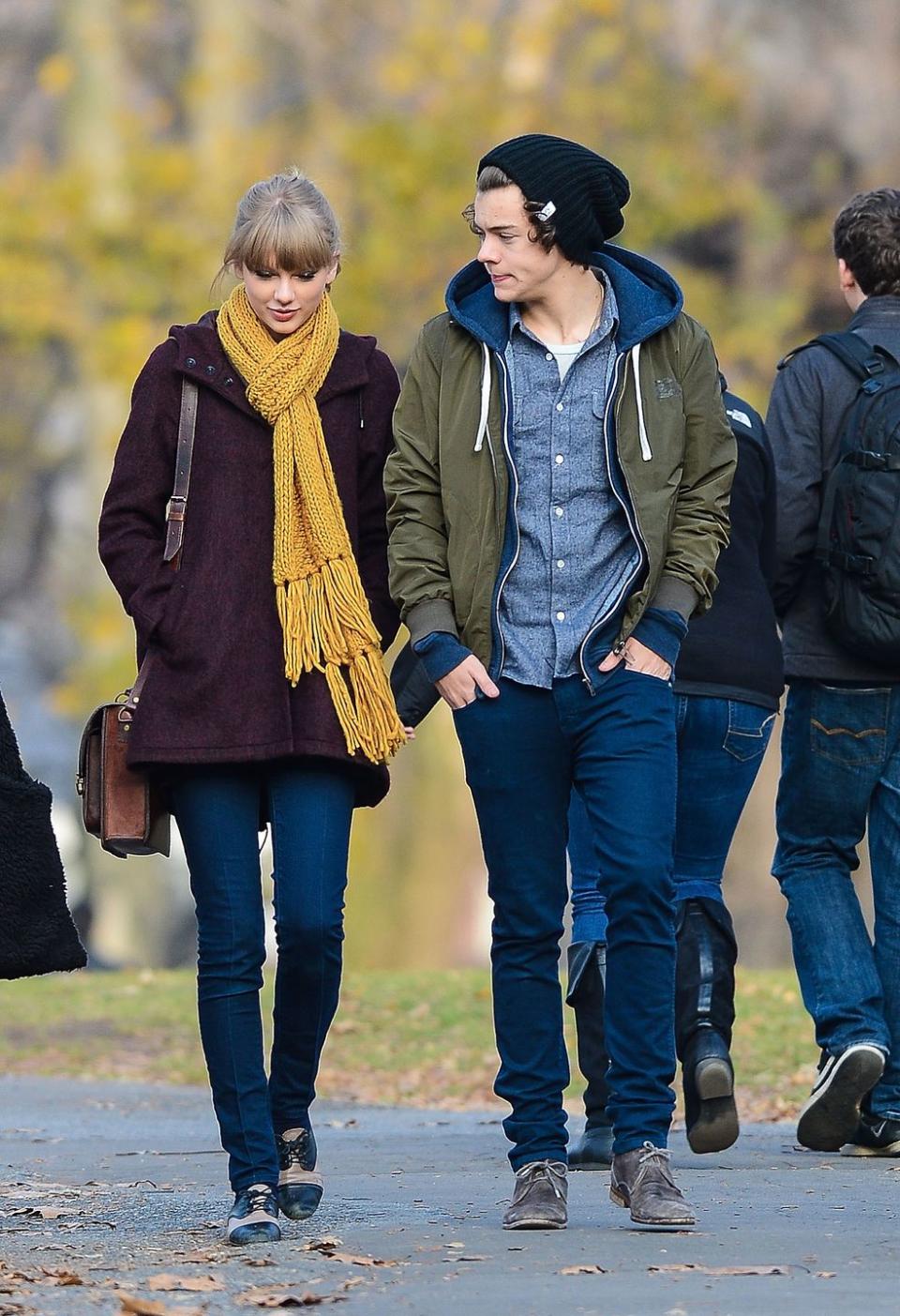 <p>This fall 2012 date between Taylor Swift and Harry Styles will never go, well, out of "Style." At least one can assume that this <em>isn't </em>the scarf <a href="https://www.elle.com/uk/fashion/news/a38578/maggie-gyllenhaal-talks-taylor-swift-scarf/" rel="nofollow noopener" target="_blank" data-ylk="slk:Swift left at Maggie Gyllenhaal's house...;elm:context_link;itc:0;sec:content-canvas" class="link ">Swift left at Maggie Gyllenhaal's house...</a> or her new <em>folklore</em>-era "cardigan."</p>