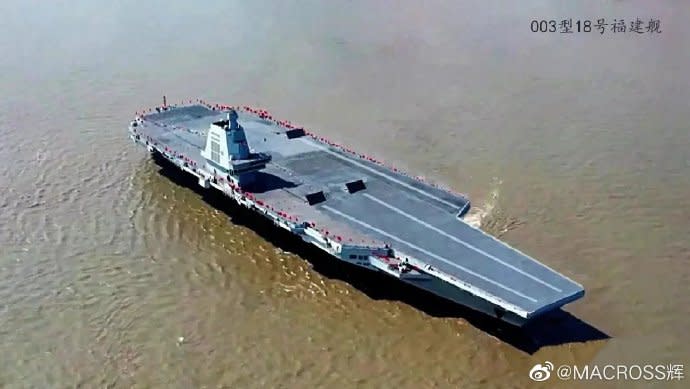 中國第3艘航空母艦「福建號(舷號18)」海試。   圖：翻攝「微博」@MACROSS辉