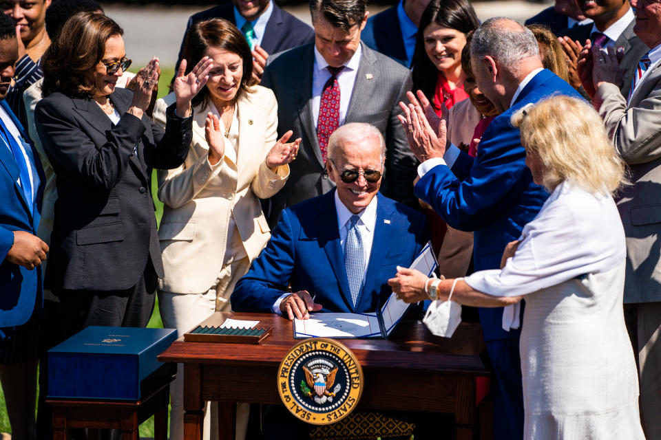 WASHINGTON, DC August 9, 2022: US President Joe Biden signs into law the CHIPS and Science Act of 2022, on the South Lawn of the White House in Washington, Tuesday, August 9, 2022. Left to right: Founder and CEO of SparkCharge Joshua Aviv, US President Joe Biden, Speaker of the House Nancy Pelosi (D-CA) and Secretary of Commerce Gina Raimondo. (Photo by Demetrius Freeman/The Washington Post via Getty Images)