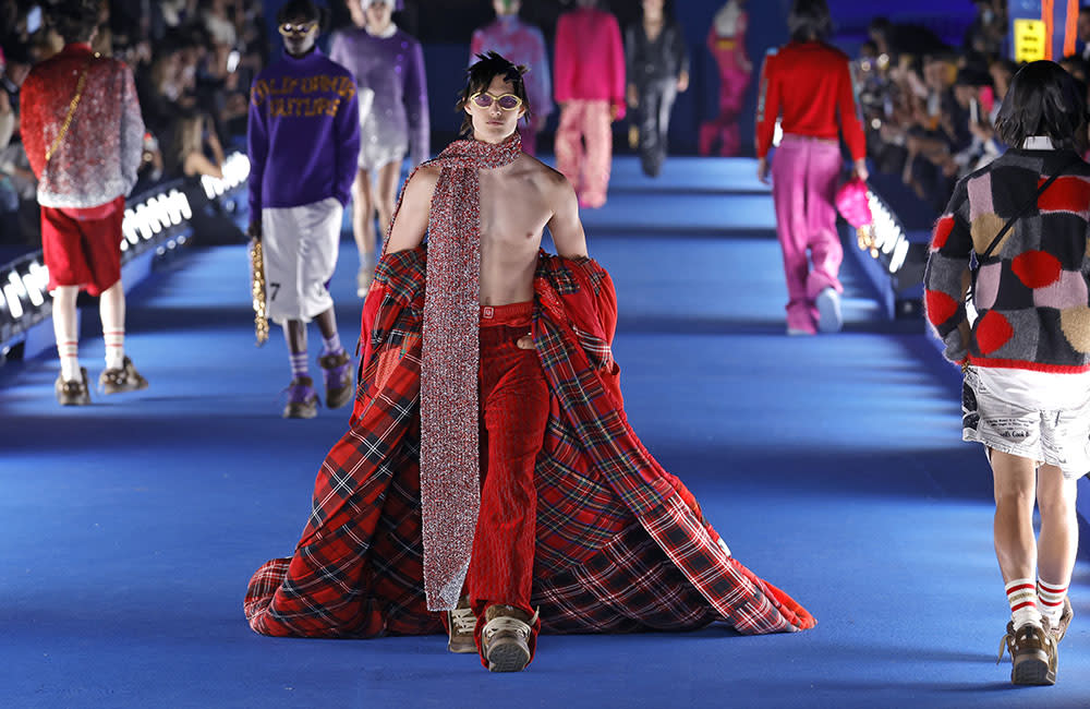 Louis Vuitton Fall 2021-2022 going Ultra Arty - RUNWAY MAGAZINE