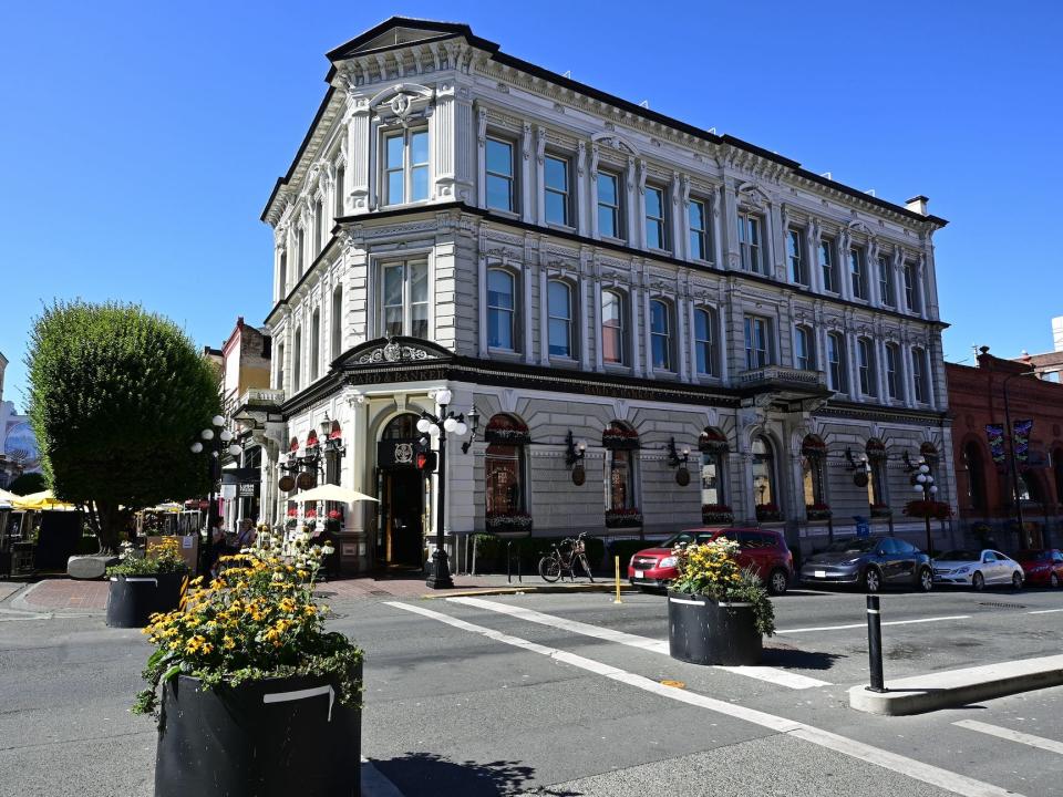 exterior shot of the bard and banker pub on government street in victoria canada