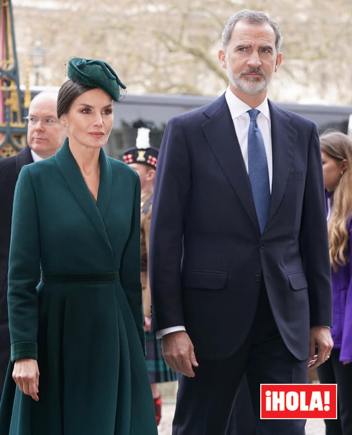 Don Felipe y doña Letizia asisten a la solemne despedida de su querido tío Philip