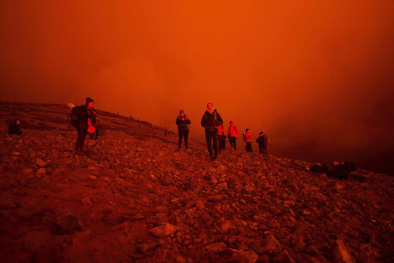 Las autoridades piden a las personas que se acerquen con precaución a la zona del volcán