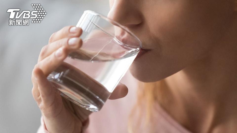 醫師提醒飲料不能代替白開水。（示意圖／shutterstock達志影像）