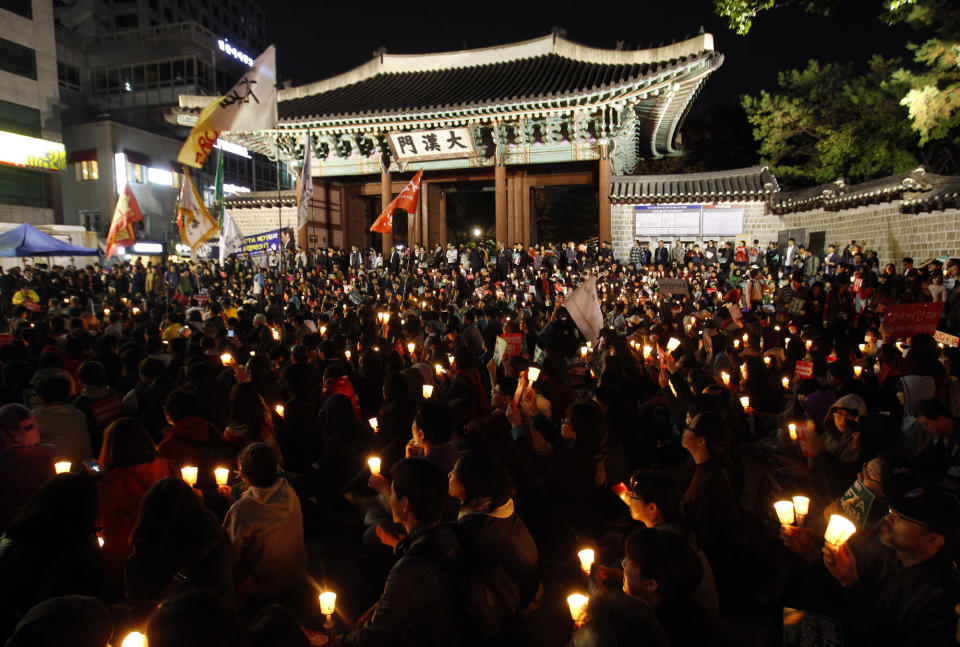 South Korean protesters rally against a Free Trade Agreement (FTA)