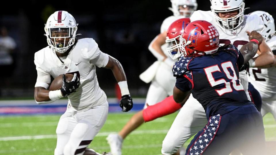 Yahshua Edwards runs the ball at Hawkins Stadium Friday, Sept. 15, 2023.