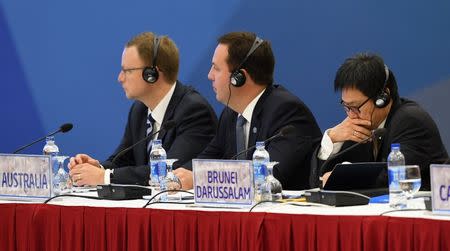 Australia's Minister for Trade, Tourism and Investment Steven Ciobo (C) attends the APEC Ministers Responsible For Trade meeting in Hanoi May 20, 2017. REUTERS/Hoang Dinh Nam/Pool