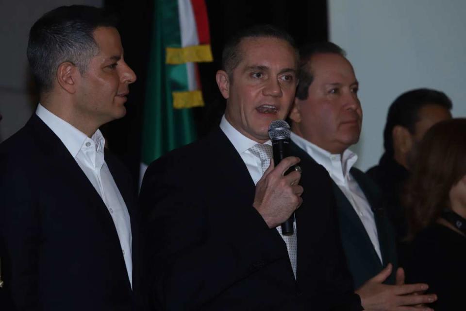 <em>Alejandro Murat, Adrián Rubalcaba y Eruviel Ávila anuncian apoyo a Claudia Sheinbaum. | Foto: Cuartoscuro</em>
