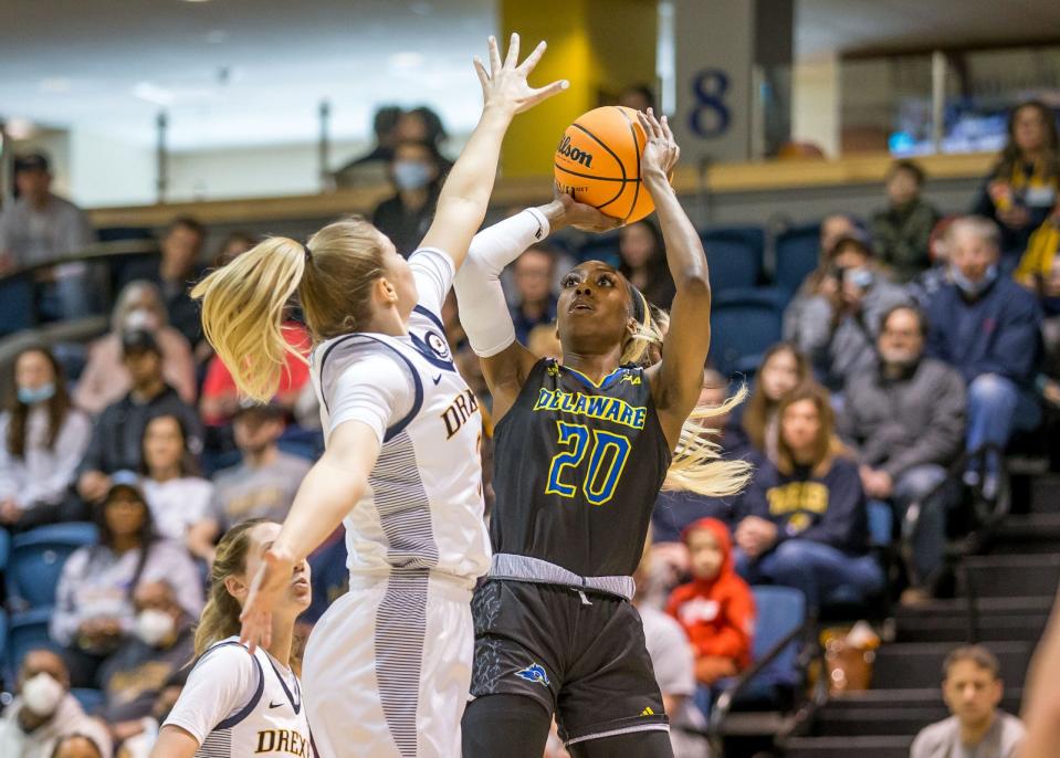 Jasmine Dickey eyes the basket during a first-half shot Sunday at Drexel.