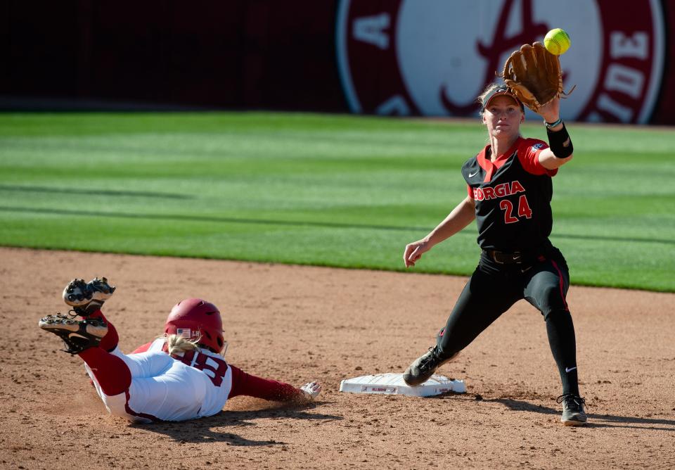 Georgia infielder Ellie Armistead (No. 24) takes a throw to force out Alabama base runner Jenna Johnson at Rhoads Stadium on Sunday, April 3, 2022. The Alabama Crimson Tide defeated the UGA Bulldogs 9-3.