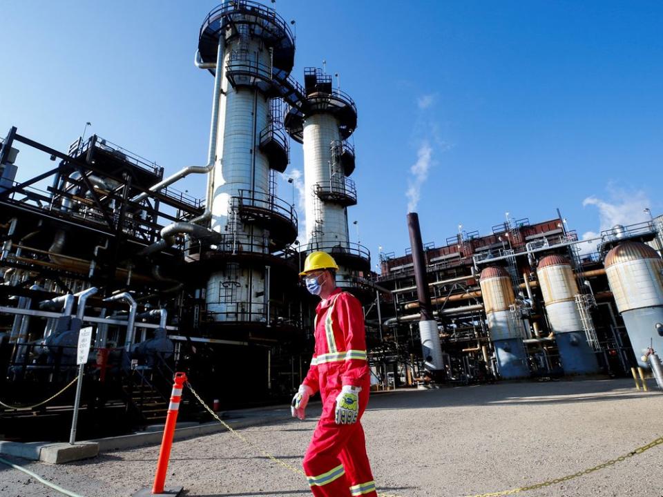  A Shell employee walking past the company’s Quest Carbon Capture and Storage facility in Fort Saskatchewan, Alta.