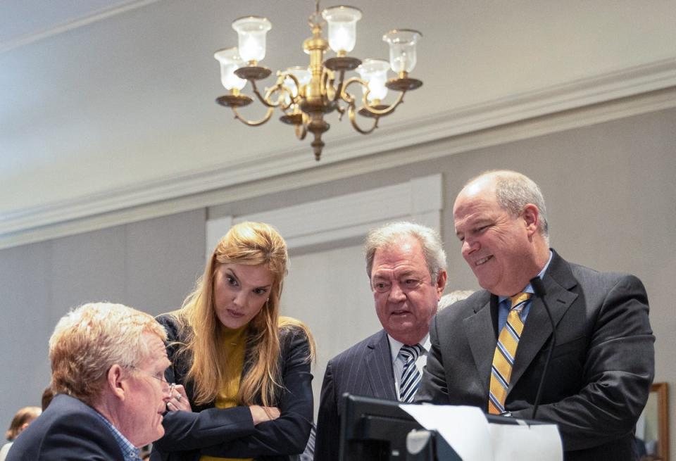 Alex Murdaugh, Maggie Fox, Dick Harpootlian and Jim Griffin talk while on a break during the trial (AP)